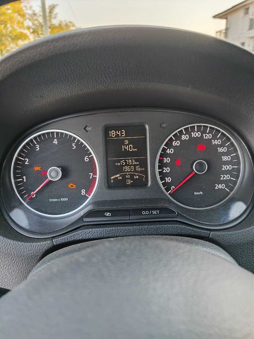 VOLKSWAGEN Polo 2011 — imagine 2