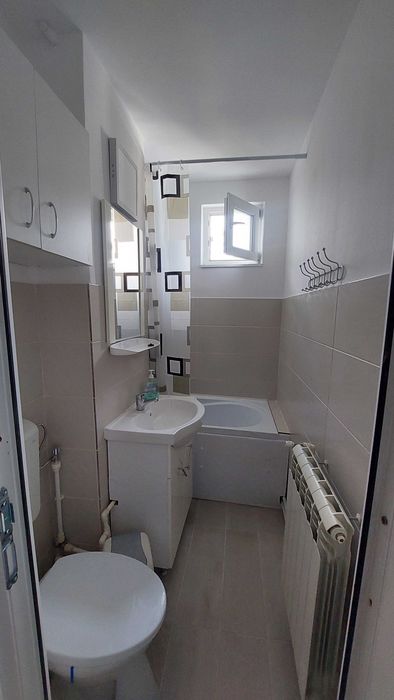 Închiriez apartament 3 camere Micro 19 zona Parma