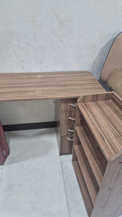 Продам маникюрный стол