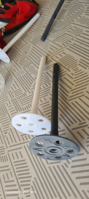 Diblu termosistem Baumit cu cui metalic