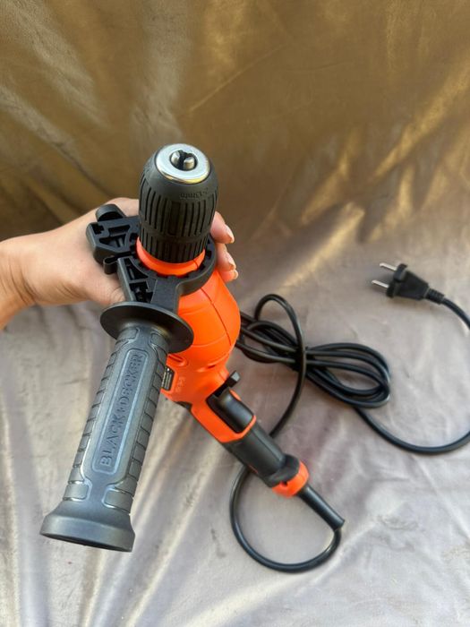 Masina de gaurit Black+Decker BEH200 cu percutie 500W   Noua