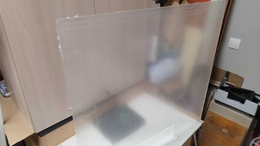 ПЛЕКСИГЛАС БЕЗЦВЕТЕН размер  75 /90см дебел 3мм и 70/73