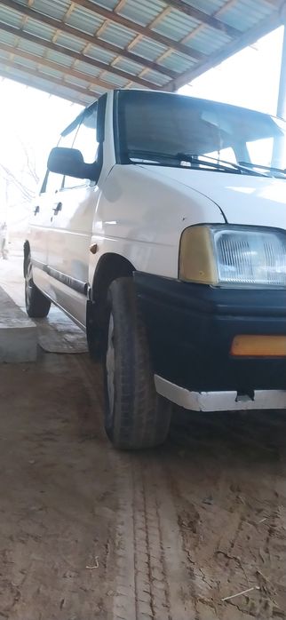 Tico yili 2001 rangi oq 5 li sqors mashin benzinda duribdi