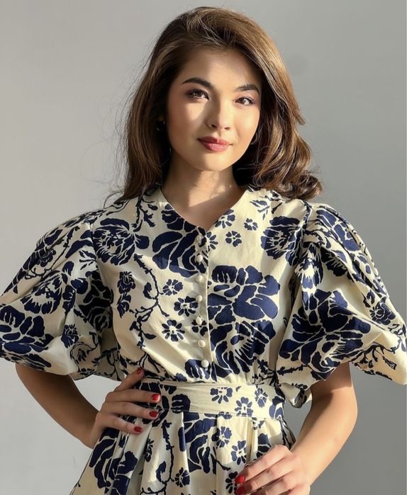 Продается платье в красивом цветочном принте