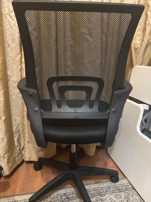 Офисное кресло удобное