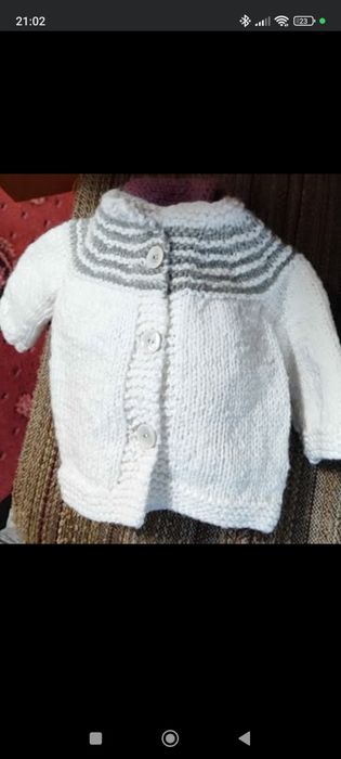 Детски плетени жилетки ,нови . 8  лв .в.