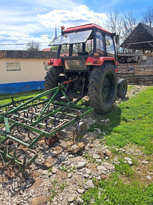Tractor cu utilaje