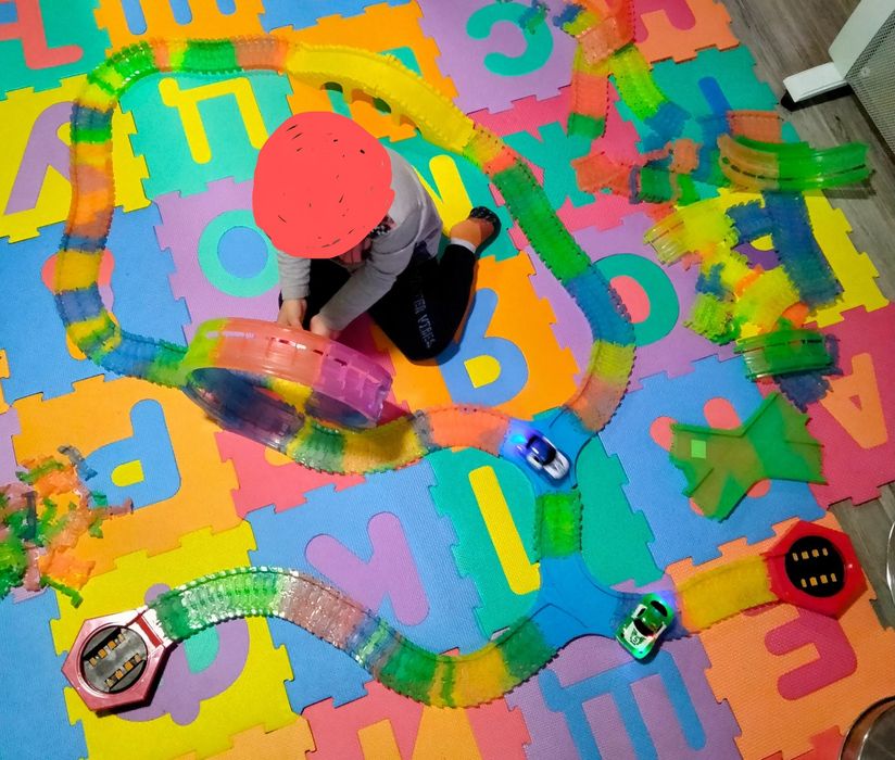 Гиляма писта с колички, кръстопът, лупинки, обръщачи, мостове и тнк