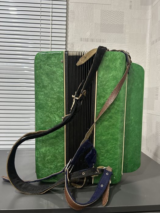 Продам баян «Мелодия»