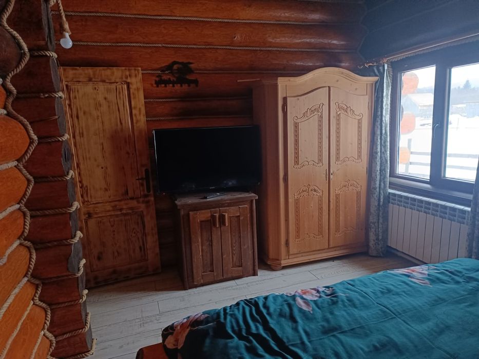 Vând sau schimb cu teren intravilan zona Vatra Dornei cabana lemn rotu