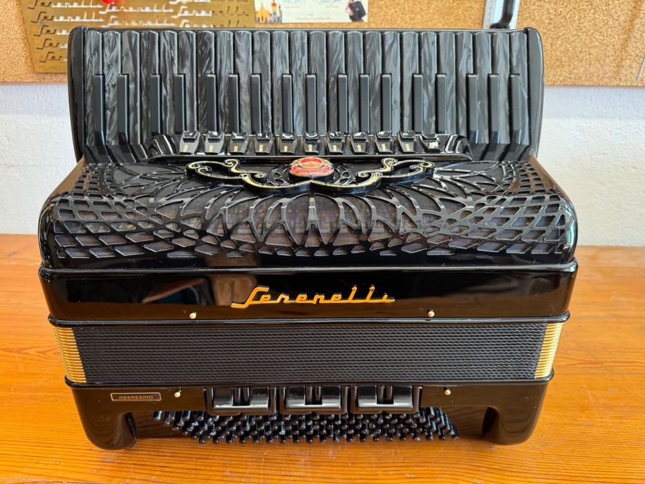 Acordeon digital Serenelli Assassino