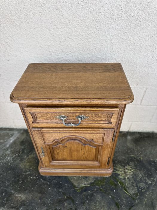 Ретро нощно шкафче / малък шкаф от масивно дърво