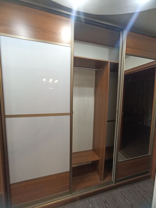 Шкаф купе с зеркалом