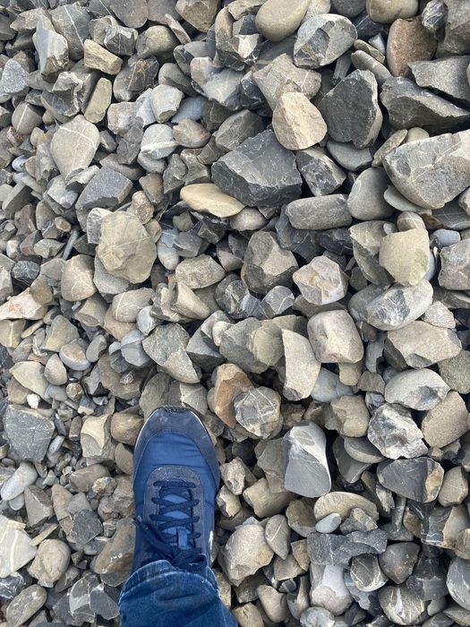 Pamant nisip balast balastru piatra concasata sparta calcar balastru