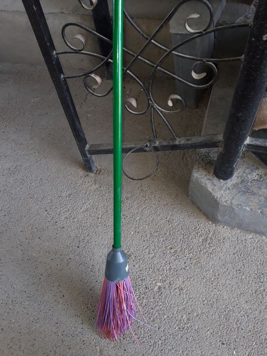 Продам метелку новую