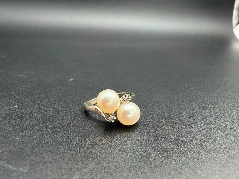 Dracula Amanet: Inel de aur cu diamante si perle 3.52gr/18K.