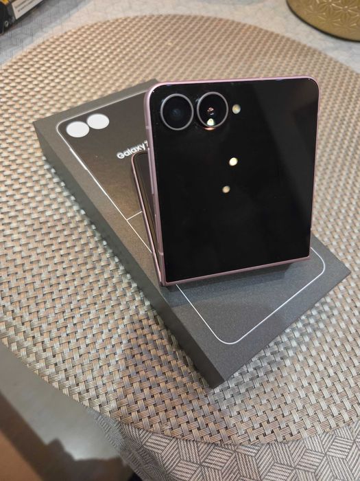 Samsung Galaxy Z Flip8 / 256