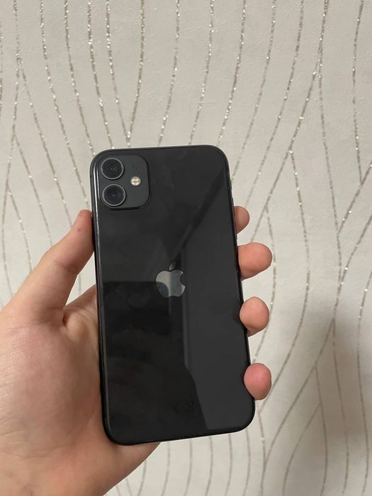 Продаю черный айфон 11