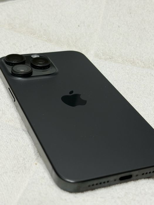 Продам Айфон 15 про макс 256