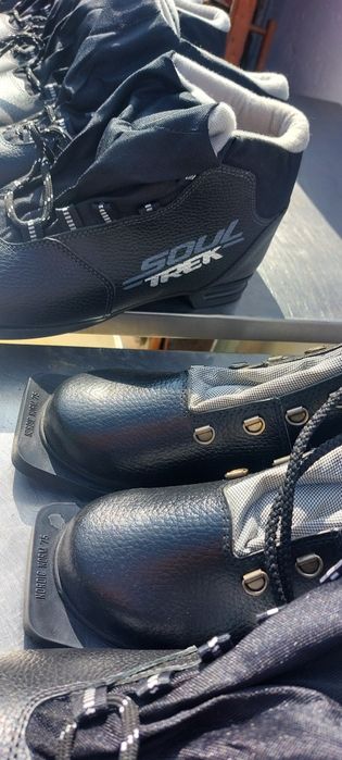 Продам лыжные ботинки новые