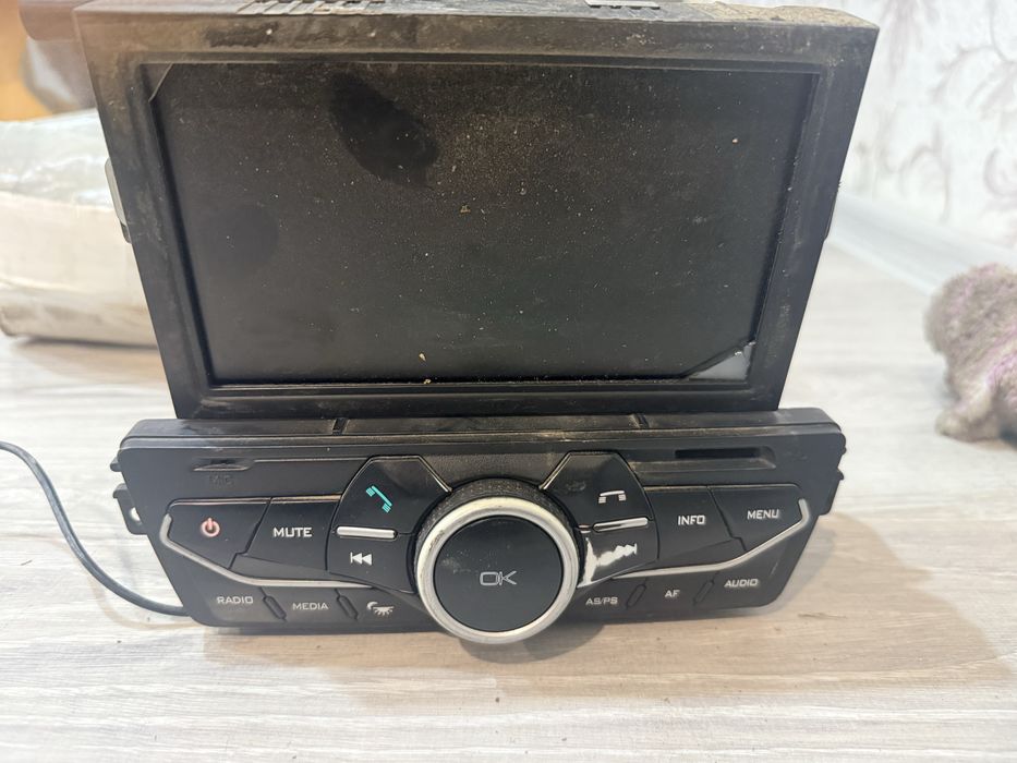 Продам на приору консоль