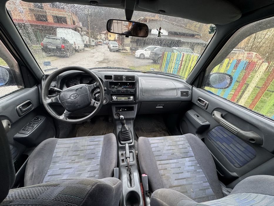 Джип Toyota Rav 4