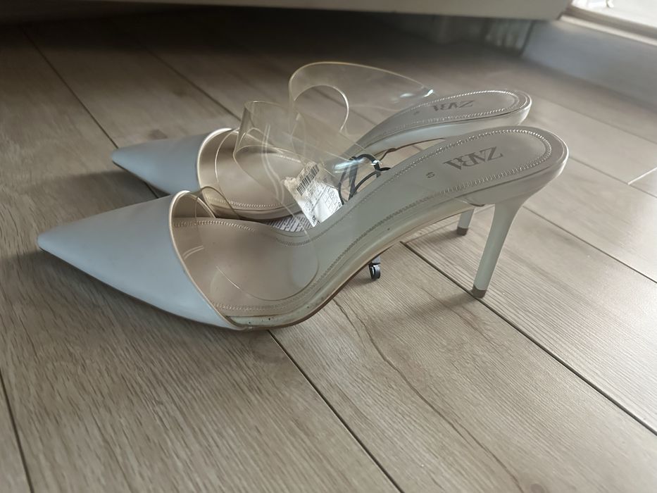 Продам босоножки Zara 40 размер