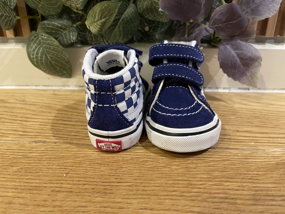 Vand adidasi bebelusi Vans noi