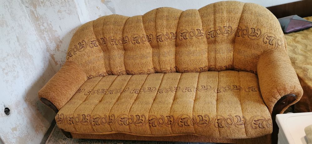 Продавам диван, разтегателен.