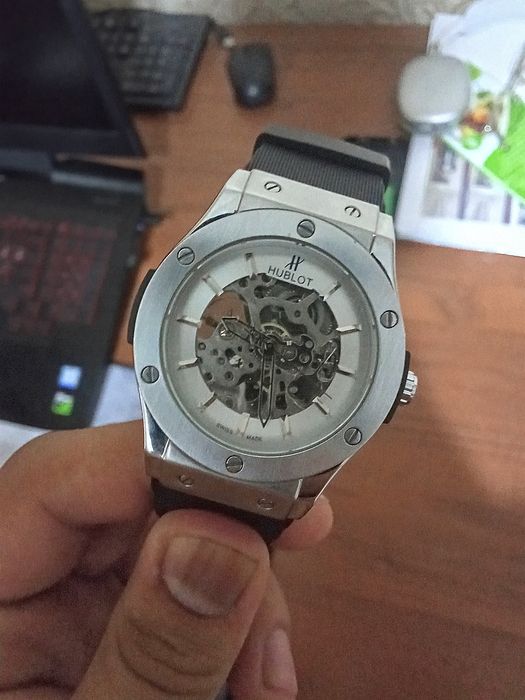 Элегантные мужские часы в стиле Hublot Skeleton