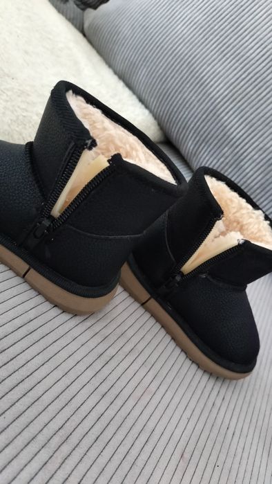 Продам детскую обувь