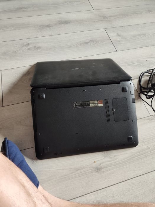 Laptop Asus R557L