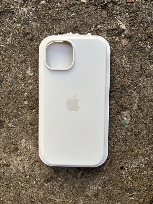 Белый чехол IPhone 15