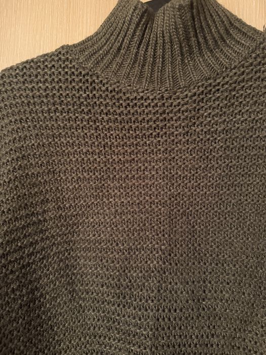 Хаки цвет кофта 44-46 размер