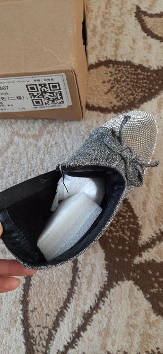 Продам детские ботинки р.29