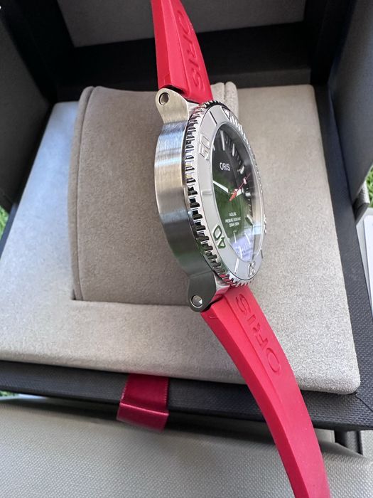 Мъжки часовник Oris Aquis date relief