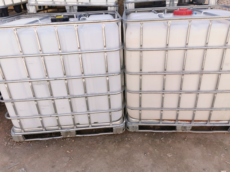 Bazine IBC 1000 l  butoaie . Cu posibilitate de transport.