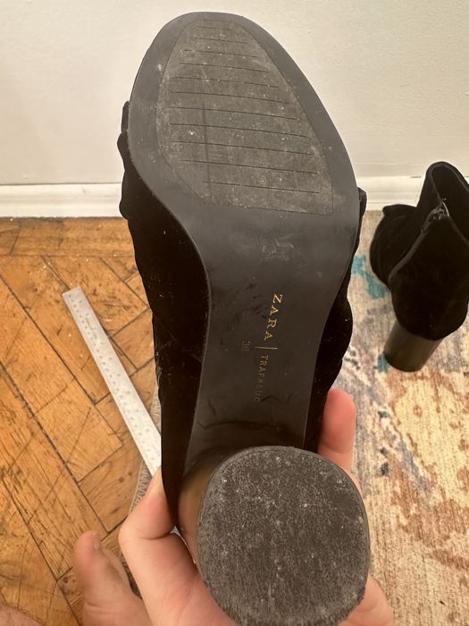 Botine negre Zara din catifea