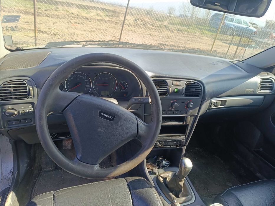 Волво V40 на части
