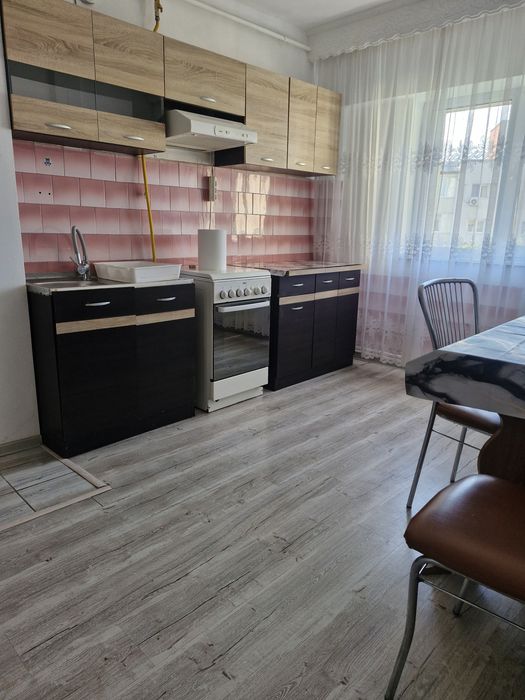 Apartamen 3 camere de închiriat, zonă Centrală