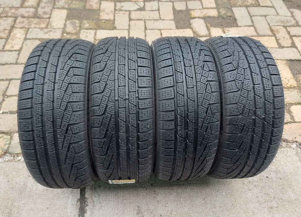 Set 4buc 225/40 R18 98H XL Pirelli Sotto Zero Winter 240 *BMW RSC RFT
