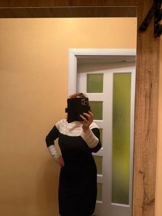 Черна рокля с дантела тип брюкселска.