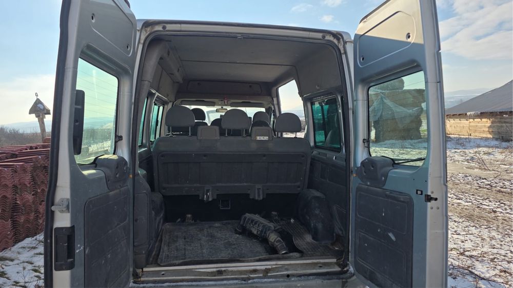 Vand sau dezmembrez ford transit