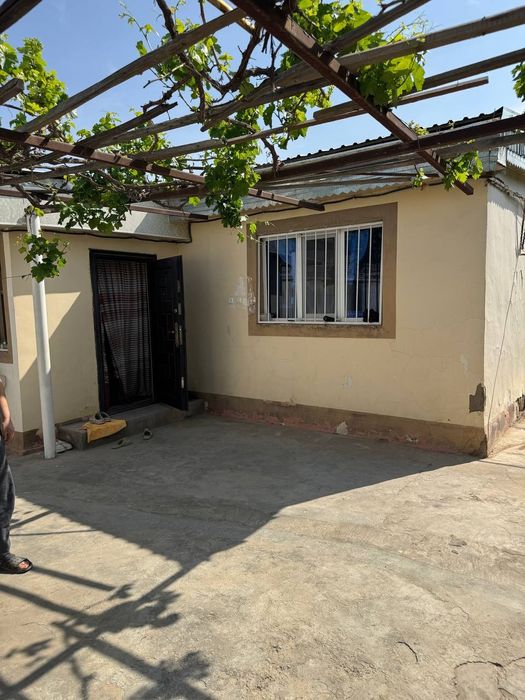 Ховли сотилади  4хонали