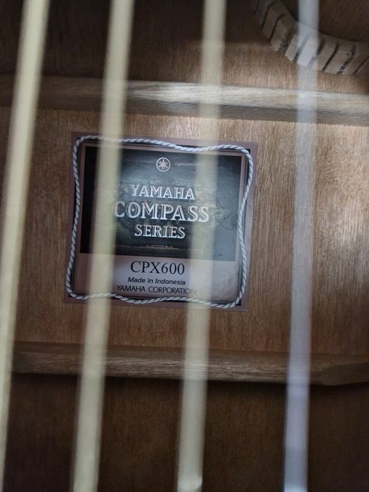 Продам Гитару профессиональная.