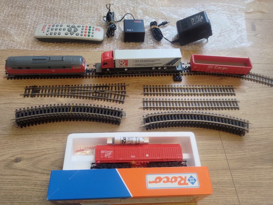 Set tren electric digital PIKO H0 Digi 1 cu locomotivă, șine și vagon ROCO