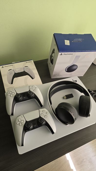 Playstation 5 Disc Edition + 2 контролера + Pulse 3D слушалки