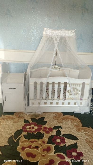 Bolalar belanchagi sotiladi yonidagi shkafchasi bn