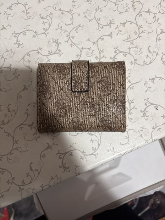 Дамско портмоне guess