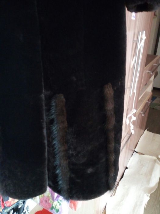 Шуба мутоновая с норкой.